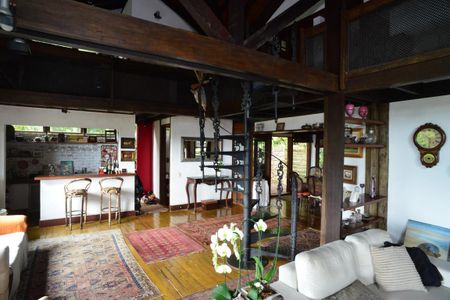 Casa à venda com 302m², 3 quartos e 1 vaga Casa à venda com 302m², 3 quartos e 1 vagaSala