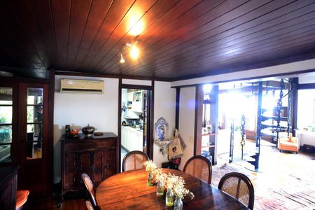 Casa à venda com 302m², 3 quartos e 1 vaga Casa à venda com 302m², 3 quartos e 1 vagaSala de Jantar