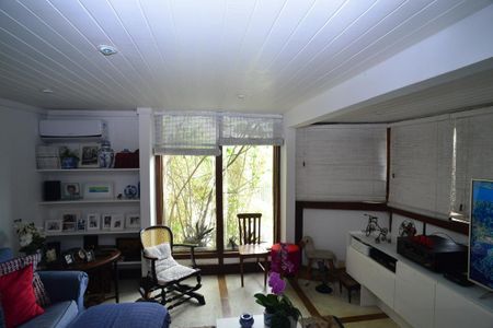 Casa à venda com 302m², 3 quartos e 1 vaga Casa à venda com 302m², 3 quartos e 1 vagaQuarto 1