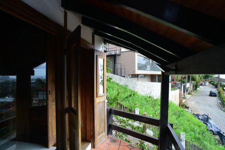 Casa à venda com 302m², 3 quartos e 1 vaga Casa à venda com 302m², 3 quartos e 1 vagaVaranda da Suíte