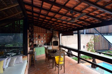 Casa à venda com 302m², 3 quartos e 1 vaga Casa à venda com 302m², 3 quartos e 1 vagaÁrea comum - Churrasqueira