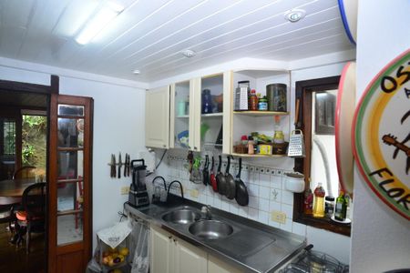 Casa à venda com 302m², 3 quartos e 1 vaga Casa à venda com 302m², 3 quartos e 1 vagaCozinha