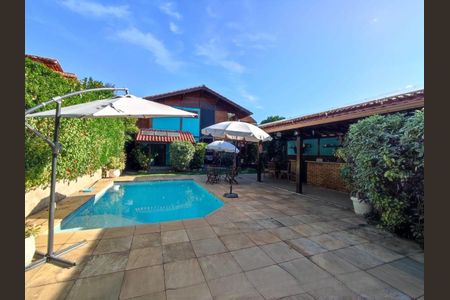 Casa à venda com 319m², 4 quartos e 6 vagas