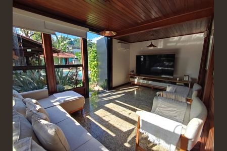 Casa à venda com 319m², 4 quartos e 6 vagas