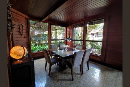 Casa à venda com 319m², 4 quartos e 6 vagas