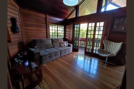 Casa à venda com 319m², 4 quartos e 6 vagas