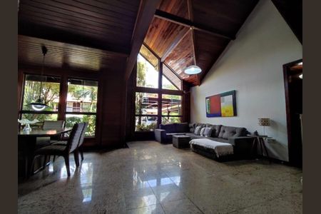 Casa à venda com 319m², 4 quartos e 6 vagas