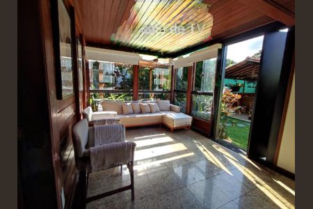 Casa à venda com 319m², 4 quartos e 6 vagas