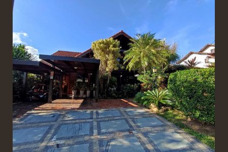 Casa à venda com 319m², 4 quartos e 6 vagas