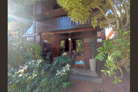 Casa à venda com 319m², 4 quartos e 6 vagas