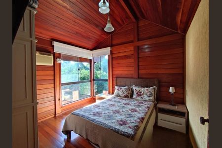 Casa à venda com 319m², 4 quartos e 6 vagas