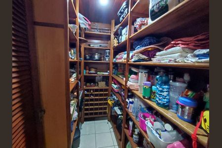 Casa à venda com 319m², 4 quartos e 6 vagas