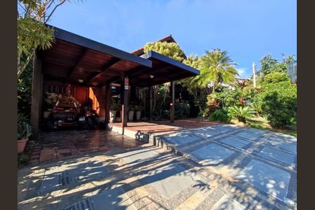 Casa à venda com 319m², 4 quartos e 6 vagas