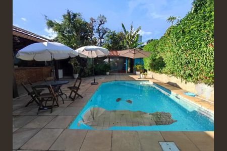 Casa à venda com 319m², 4 quartos e 6 vagas