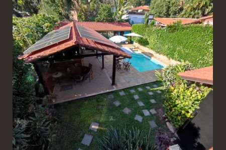 Casa à venda com 319m², 4 quartos e 6 vagas