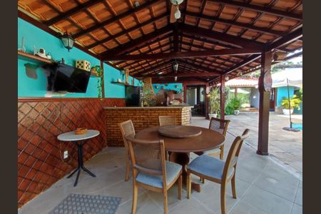 Casa à venda com 319m², 4 quartos e 6 vagas