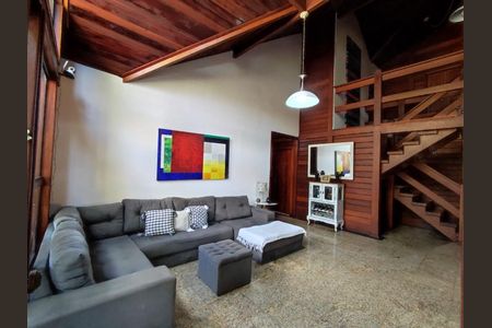 Casa à venda com 319m², 4 quartos e 6 vagas