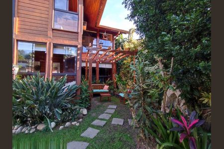 Casa à venda com 319m², 4 quartos e 6 vagas