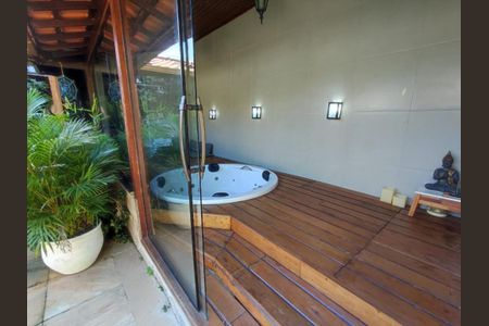 Casa à venda com 319m², 4 quartos e 6 vagas