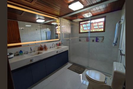 Casa à venda com 319m², 4 quartos e 6 vagas