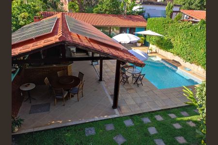 Casa à venda com 319m², 4 quartos e 6 vagas