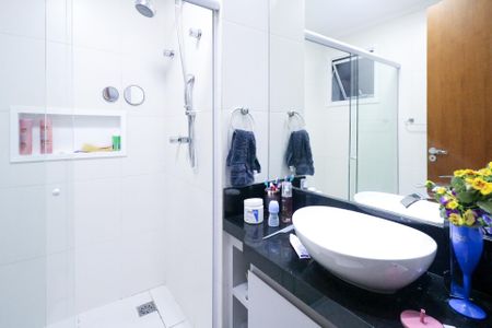 Apartamento à venda com 74m², 2 quartos e 1 vaga Apartamento à venda com 74m², 2 quartos e 1 vagaBanheiro da Suíte