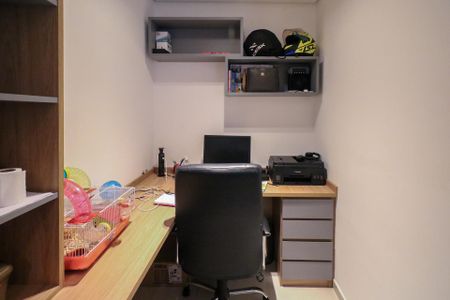 Apartamento à venda com 74m², 2 quartos e 1 vaga Apartamento à venda com 74m², 2 quartos e 1 vagaEscritório