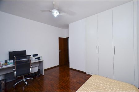 Casa à venda com 360m², 5 quartos e 4 vagasQuarto 2