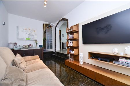 Casa à venda com 360m², 5 quartos e 4 vagasSala de tv