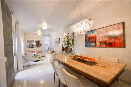 Casa à venda com 360m², 5 quartos e 4 vagasSala de estar