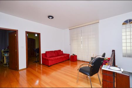 Casa à venda com 360m², 5 quartos e 4 vagasSala do 2º piso