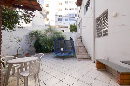 Casa à venda com 360m², 5 quartos e 4 vagasÁrea externa