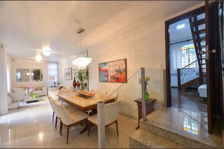 Casa à venda com 360m², 5 quartos e 4 vagasSala de estar