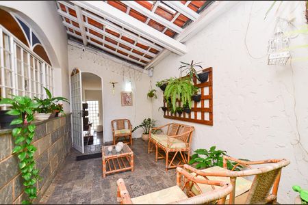 Casa à venda com 360m², 5 quartos e 4 vagasVaranda
