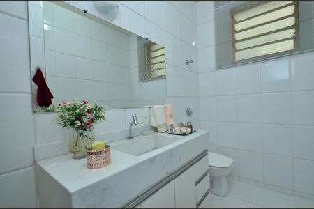 Casa à venda com 360m², 5 quartos e 4 vagasBanheiro Social 1