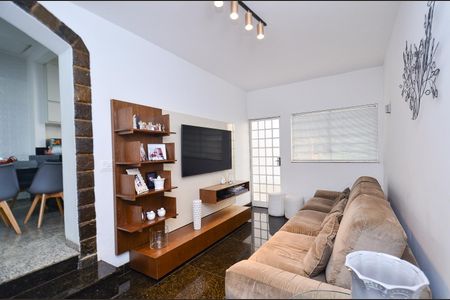 Casa à venda com 360m², 5 quartos e 4 vagasSala de tv