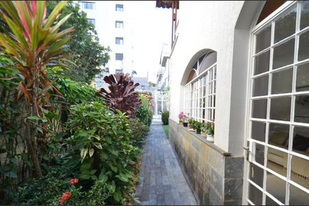 Casa à venda com 360m², 5 quartos e 4 vagasEntrada da casa