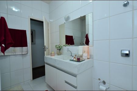 Casa à venda com 360m², 5 quartos e 4 vagasBanheiro Social 1