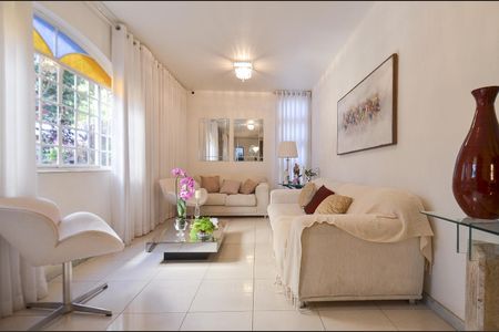 Casa à venda com 360m², 5 quartos e 4 vagasSala de estar