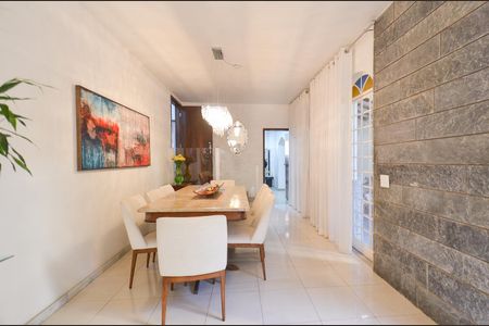 Casa à venda com 360m², 5 quartos e 4 vagasSala de estar