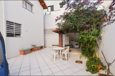 Casa à venda com 360m², 5 quartos e 4 vagasÁrea externa