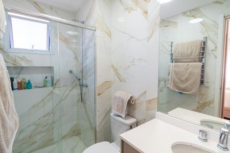 Apartamento à venda com 68m², 2 quartos e 1 vaga Apartamento à venda com 68m², 2 quartos e 1 vagaBanheiro da Suíte