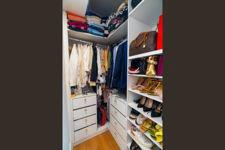 Apartamento à venda com 68m², 2 quartos e 1 vaga Apartamento à venda com 68m², 2 quartos e 1 vagaCloset da Suíte