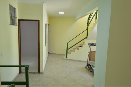 Casa de condomínio à venda com 223m², 3 quartos e 2 vagasHall