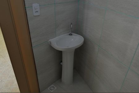 Casa de condomínio à venda com 223m², 3 quartos e 2 vagasBanheiro de Serviço