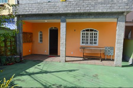 Casa de condomínio à venda com 223m², 3 quartos e 2 vagasFachada