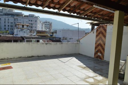 Casa de condomínio à venda com 223m², 3 quartos e 2 vagasTerraço