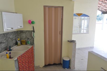 Casa de condomínio à venda com 223m², 3 quartos e 2 vagasBanheiro de Serviço