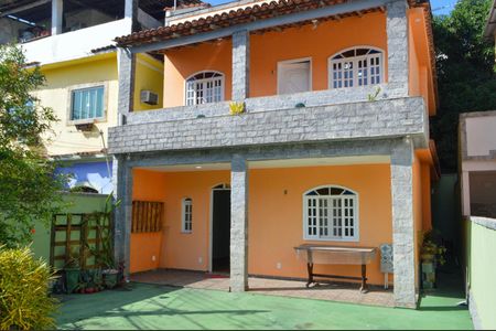 Casa de condomínio à venda com 223m², 3 quartos e 2 vagasFachada
