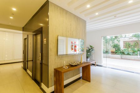 Apartamento à venda com 72m², 2 quartos e 1 vaga Apartamento à venda com 72m², 2 quartos e 1 vagaHall social